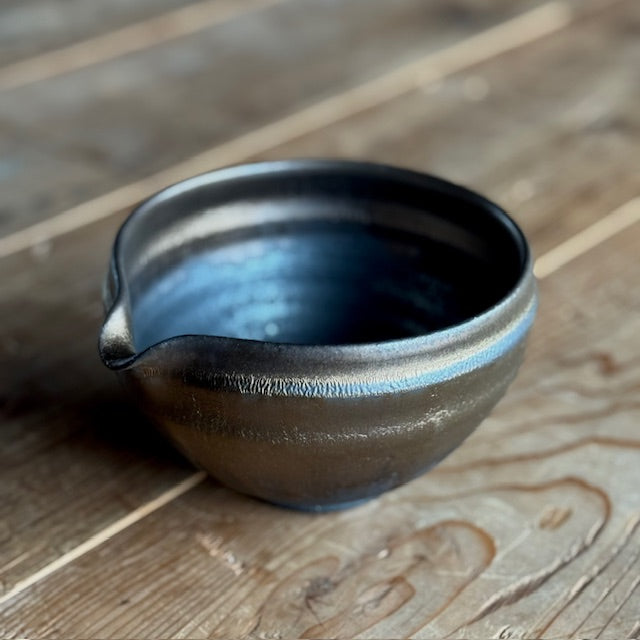 (新品)　信楽焼　抹茶茶碗　～金細工～ 信楽焼 片口抹茶碗「金鱗」<オリジナル茶具>育てるシリーズ