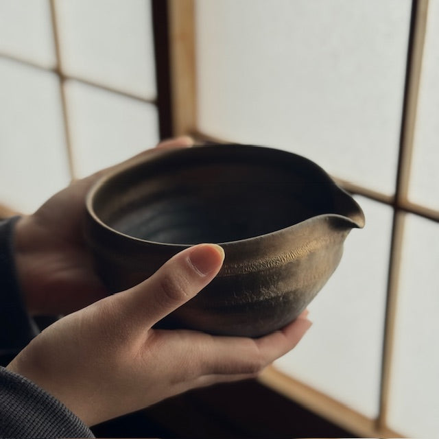 信楽焼　片口抹茶碗「金鱗」<オリジナル茶具>育てるシリーズ